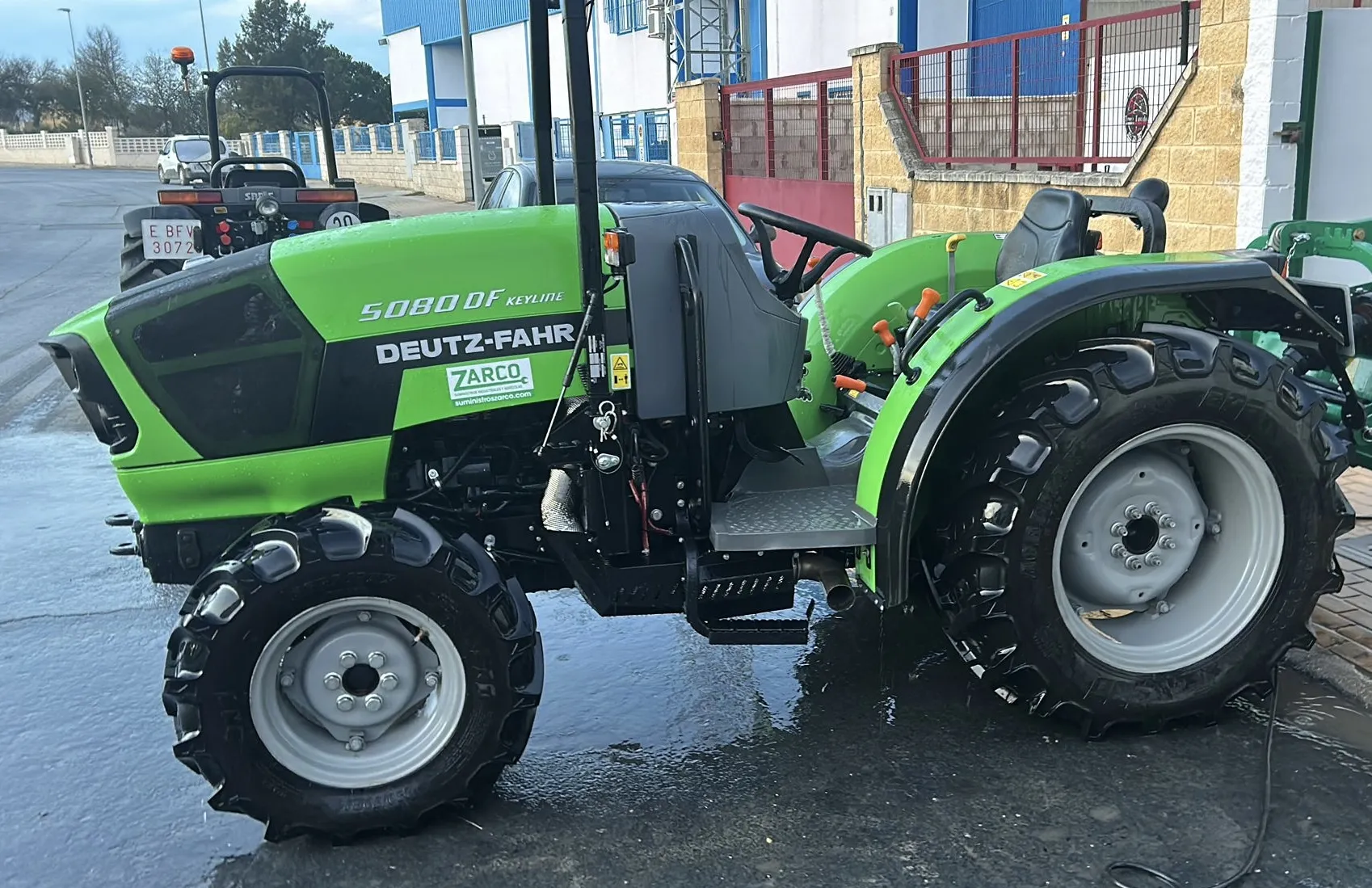TRACTOR DEUTZ 80CV en alquiler – Huelva | Myrentix