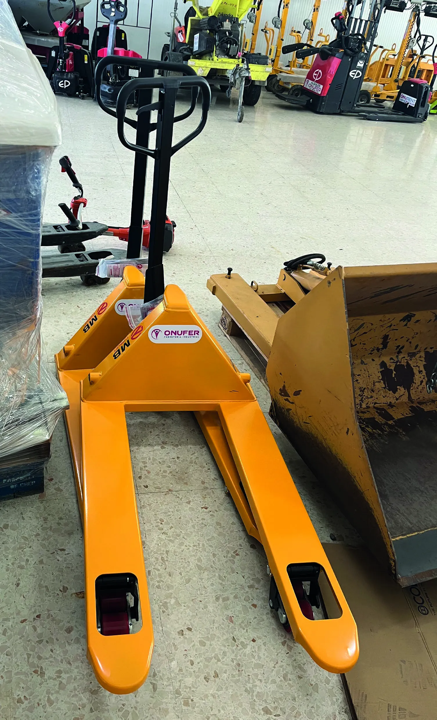 Transpaleta eléctrica en alquiler – Huelva | Myrentix